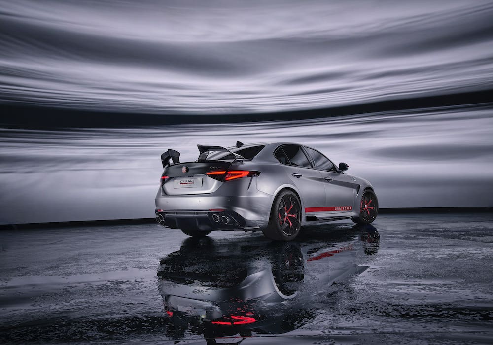 Alfa Romeo Giulia Quadrifoglio Luna Rossa dietro