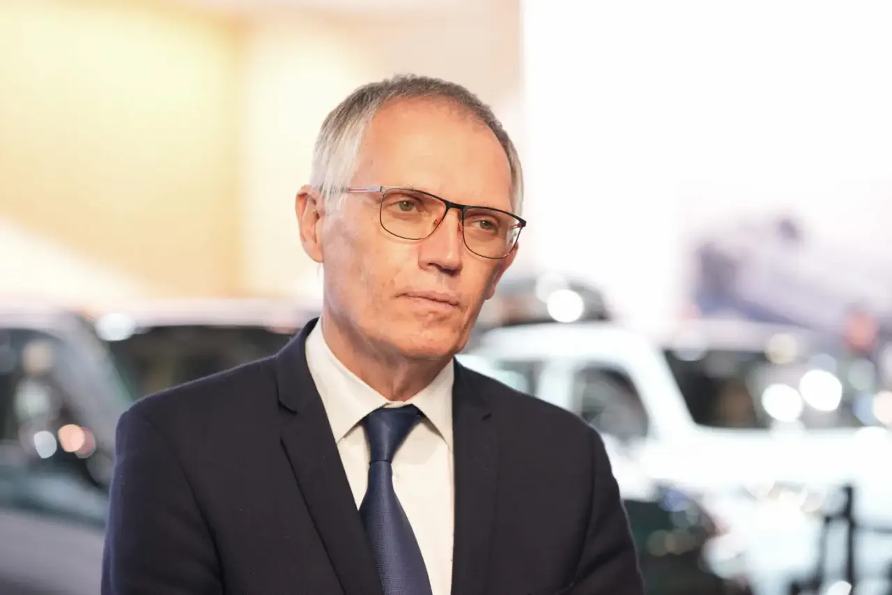 carlos tavares ex CEO