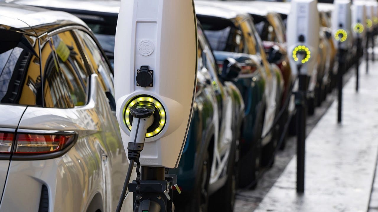 auto elettrica ricarica