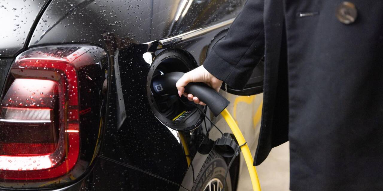veicolo elettrico in carica