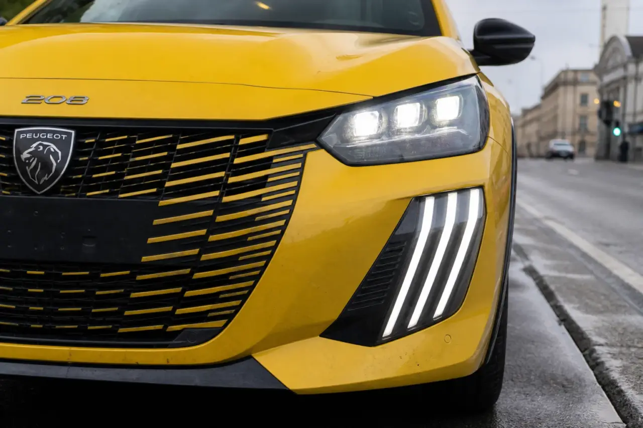 Peugeot 208